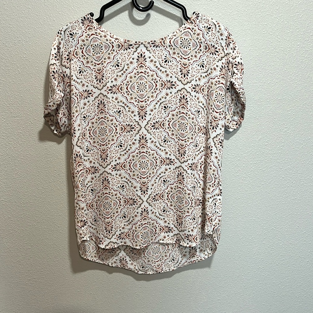 Maurice’s XS short sleeve blouse.